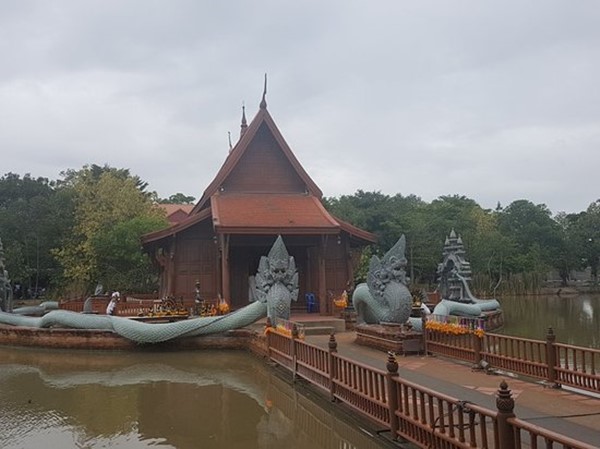 วัดป่าคลอง 11 พญานาค จังหวัดปทุมธานี