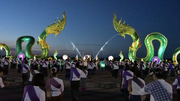 วัดไทย ถ้ำพญานาค จังหวัดหนองคาย วันออกพรรษา